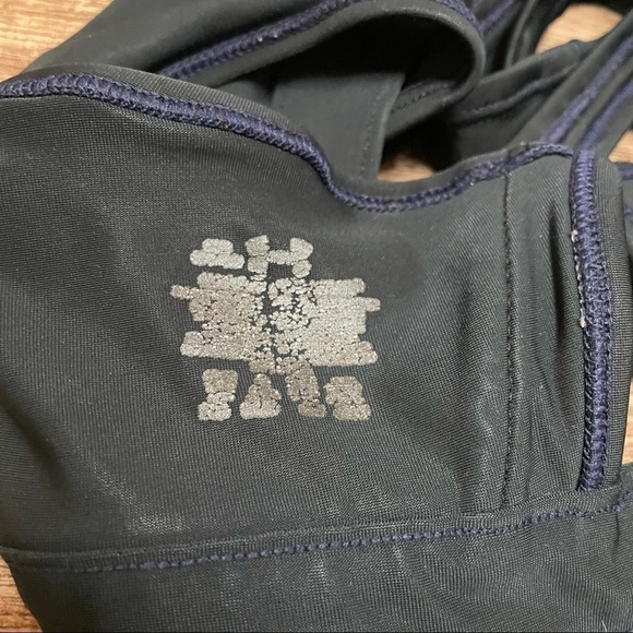 Under Armour Cross Back Sports Bra Black - Picture 3 of 3